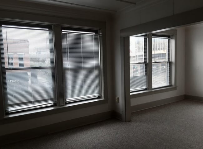 847 Massachusetts St in Lawrence, KS - Building Photo - Building Photo