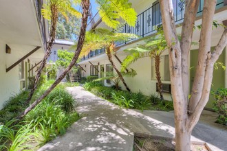 Bluffside Apartments in Studio City, CA - Foto de edificio - Building Photo