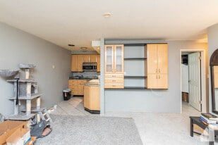 3825 N Pine Grove Ave in Chicago, IL - Building Photo