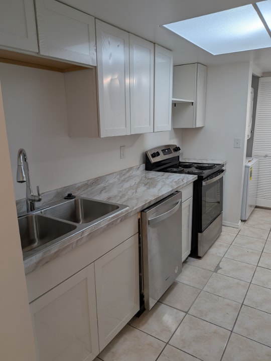 7864 Niagara Ave in Tampa, FL - Building Photo