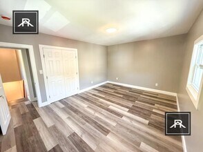 8 Muldoons Ct in Waltham, MA - Building Photo - Building Photo