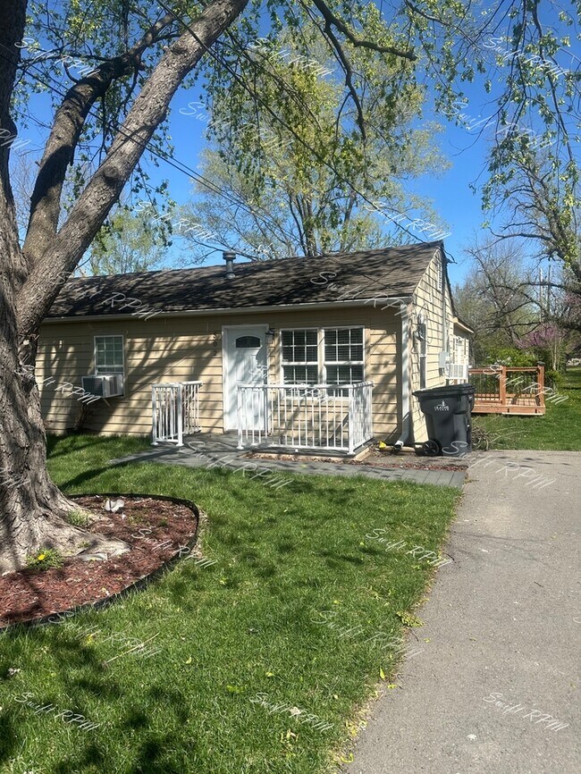 property at 502 E Johnston St