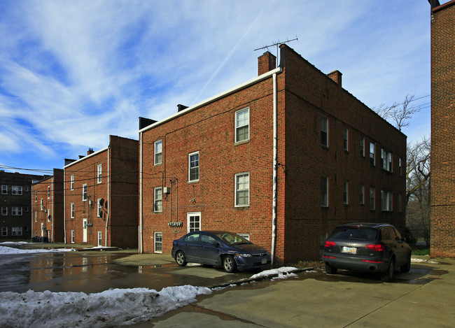 2668-2672 Mayfield Rd in Cleveland Heights, OH - Foto de edificio - Building Photo