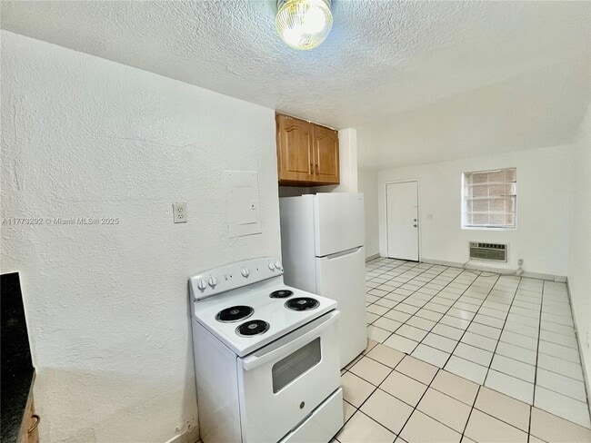 701 NW 7th Ave in Hallandale Beach, FL - Building Photo - Building Photo