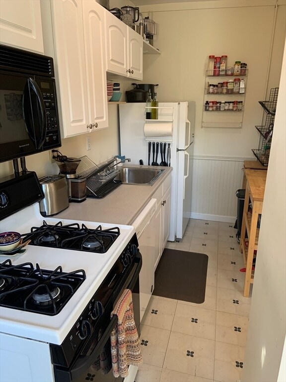 93 Moore St, Unit 1 in Cambridge, MA - Building Photo - Building Photo