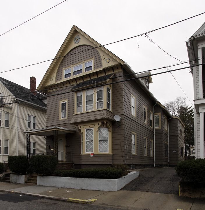 54 Vineyard St in Providence, RI - Building Photo