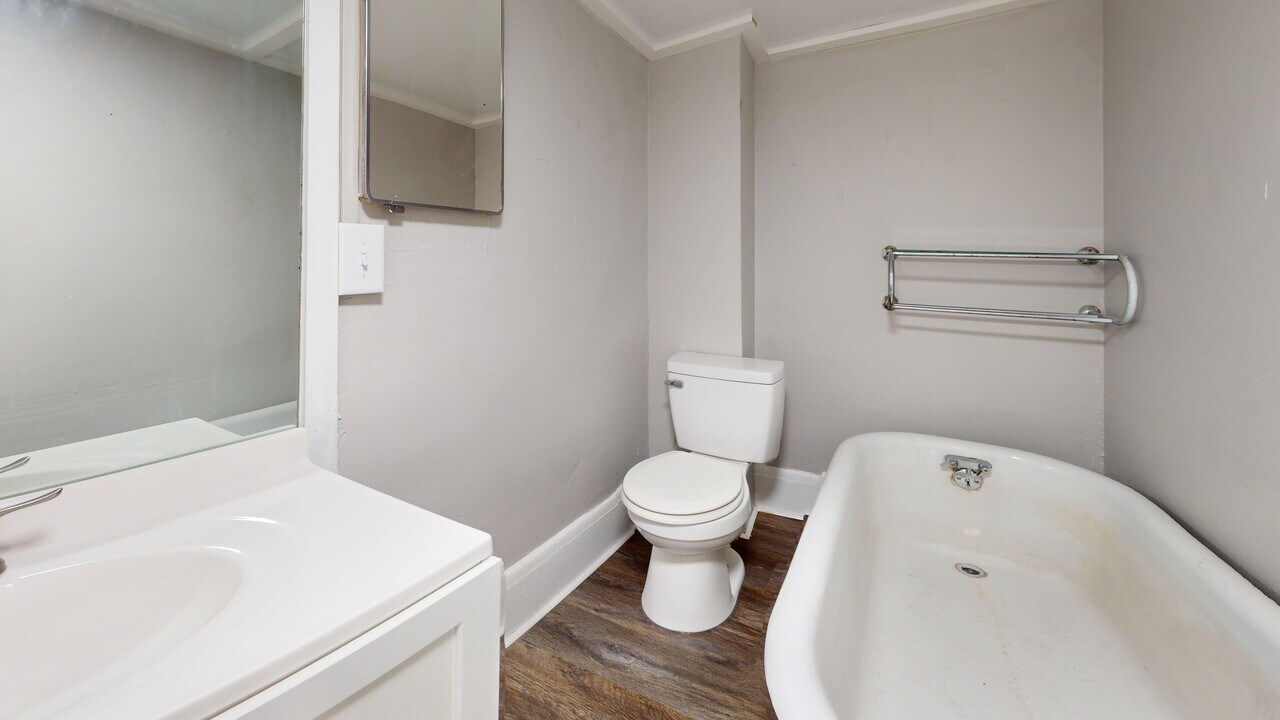 1072 Wooster Rd W in Barberton, OH - Foto de edificio