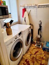 1411 E Orangewood Ave-Unit -203 in Phoenix, AZ - Building Photo - Building Photo