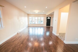 7916 McVicker Ave in Burbank, IL - Building Photo - Building Photo