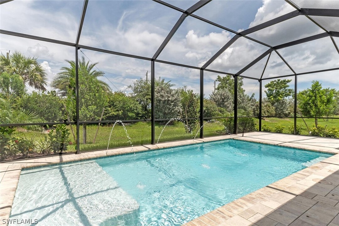 14586 Tropical Dr in Naples, FL - Building Photo