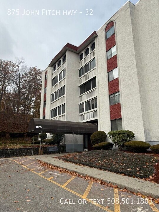 875 John Fitch Hwy in Fitchburg, MA - Building Photo