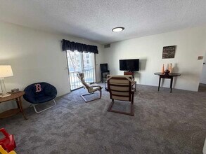 15 Village Way, Unit 8 in Natick, MA - Building Photo - Building Photo