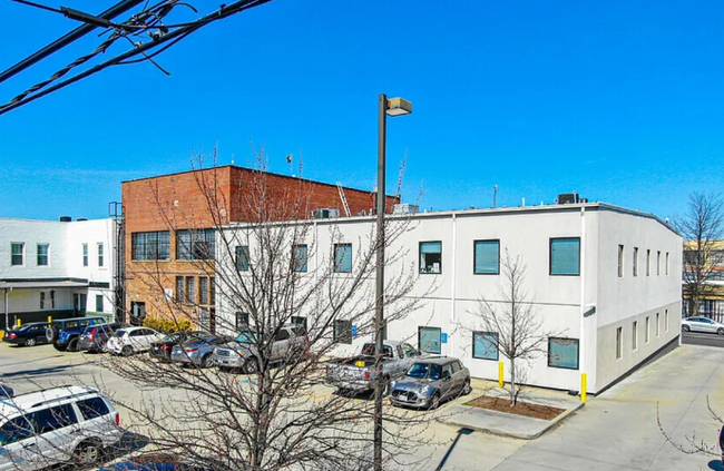 property at 1011 W Marshall St