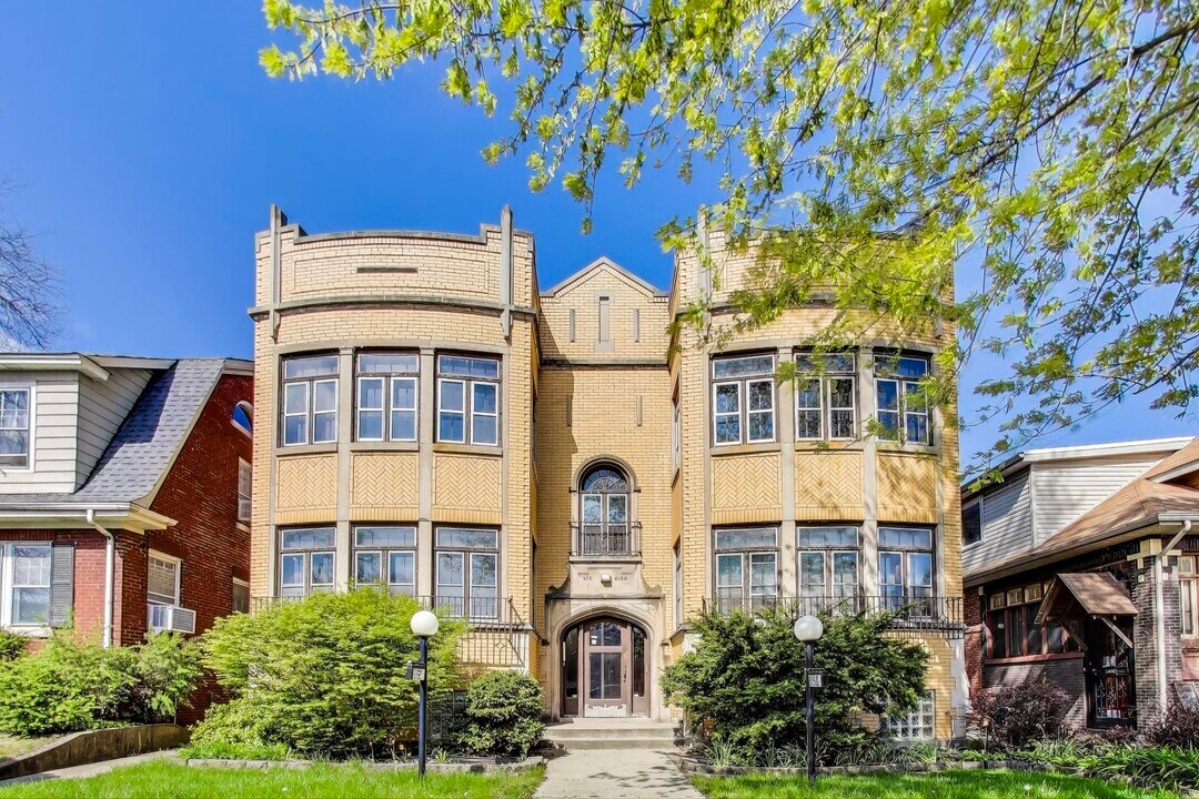 8152 S Merrill Ave, Unit 1 in Chicago, IL - Foto de edificio