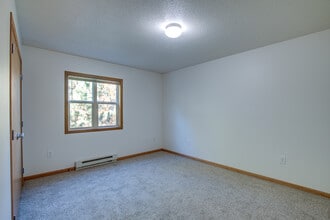 14th Street Apartments in Cloquet, MN - Foto de edificio - Interior Photo