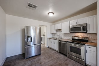 4446 S 36th Ave in Phoenix, AZ - Foto de edificio - Building Photo