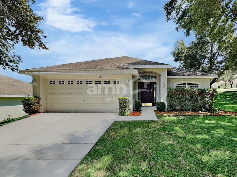1951 Southern Oak Loop in Minneola, FL - Building Photo