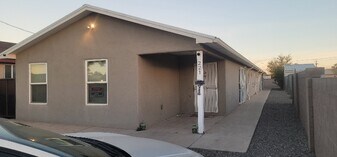 221 Veranda Rd NW in Albuquerque, NM - Building Photo