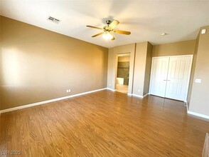 9411 Bondeno St in Las Vegas, NV - Foto de edificio - Building Photo