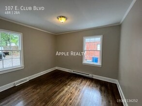 107 E Club Blvd in Durham, NC - Foto de edificio - Building Photo