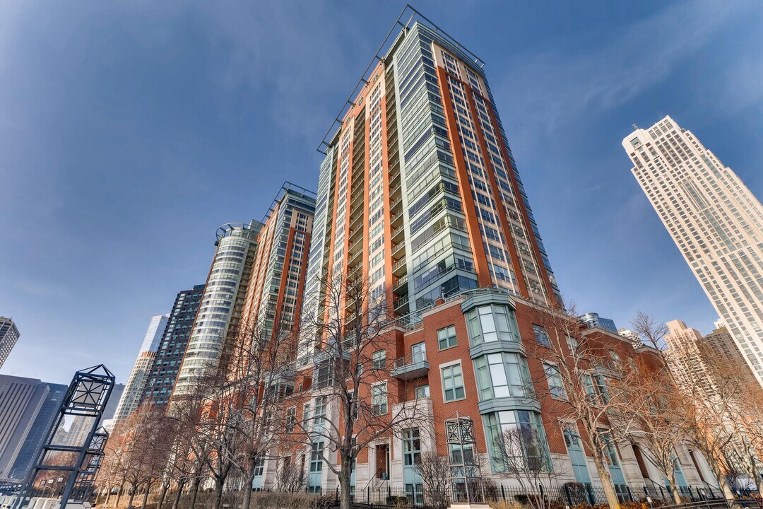 445 E North Water St in Chicago, IL - Building Photo