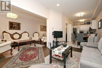 22 Casa Grande St in Richmond Hill, ON - Building Photo - Building Photo