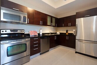 3250 Grand Ave, Unit 509 in Miami, FL - Building Photo - Building Photo