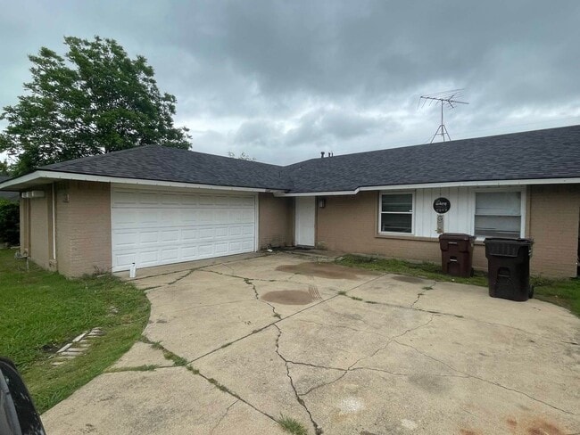 1408 E Park Blvd