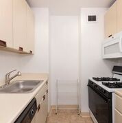 311 E 38th St, Unit 11D in New York, NY - Foto de edificio - Building Photo