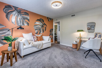 Flagler Pointe Apartments in St. Petersburg, FL - Building Photo - Interior Photo