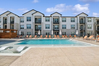 Ascend at McKinney North in McKinney, TX - Foto de edificio - Building Photo