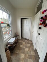 64 S Charlotte St, Unit 2 in Manheim, PA - Foto de edificio - Building Photo
