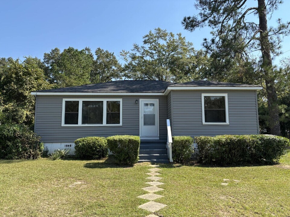 700 N Herring St in Dothan, AL - Building Photo