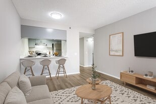 Grand Plaza Senior Apartments in Los Angeles, CA - Building Photo