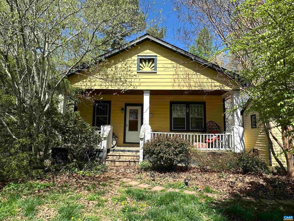 6324 Schoolhouse Hill in Batesville, VA - Building Photo