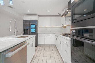 2203 W Giddings St in Chicago, IL - Building Photo - Building Photo
