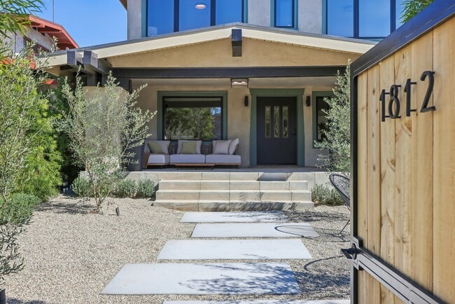 1812 N Kenmore Ave in Los Angeles, CA - Building Photo - Building Photo