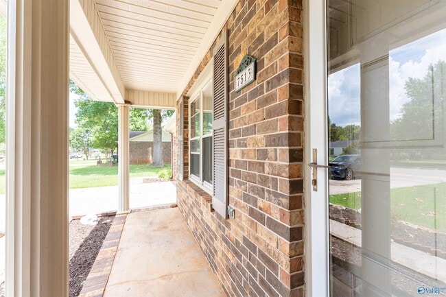 7513 SW Clubfield Dr in Huntsville, AL - Building Photo - Building Photo