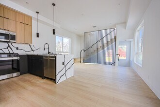 6405 Odessa Ave in Van Nuys, CA - Building Photo - Building Photo