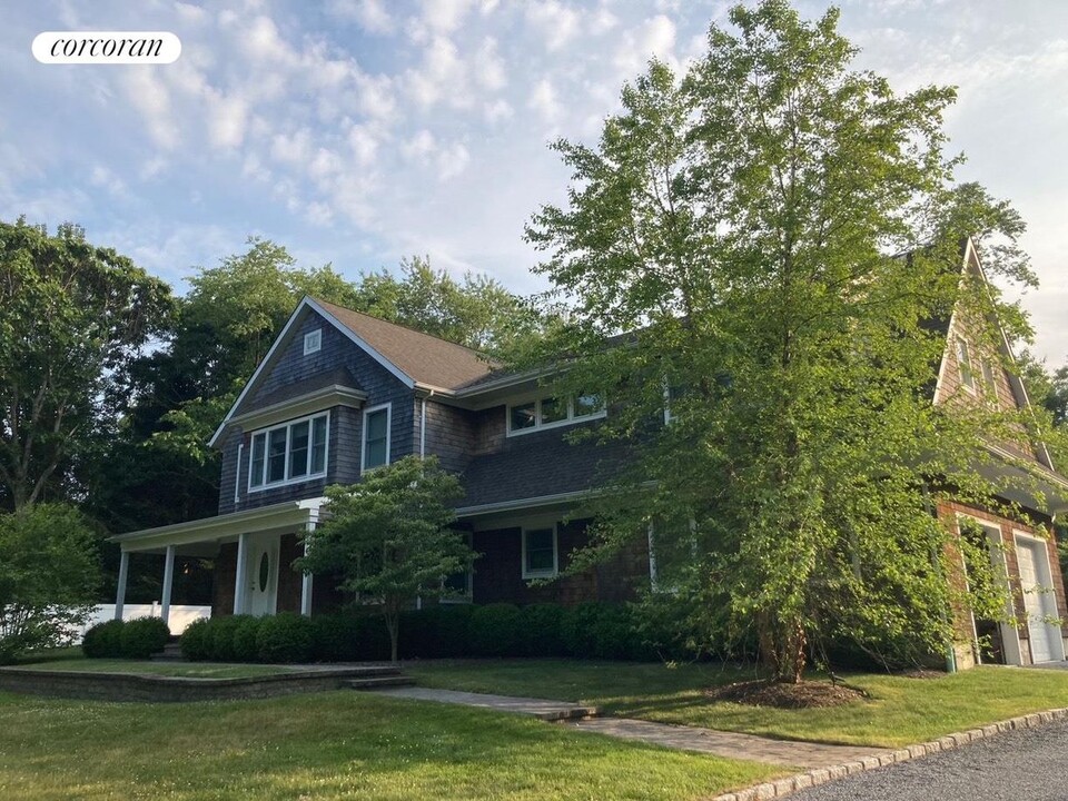 3 Primrose Pl in Shelter Island, NY - Building Photo