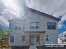 8224 Capital Delta St in Sacramento, CA - Building Photo