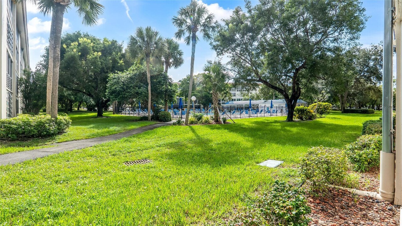 2201 Lucaya Bend in Coconut Creek, FL - Building Photo