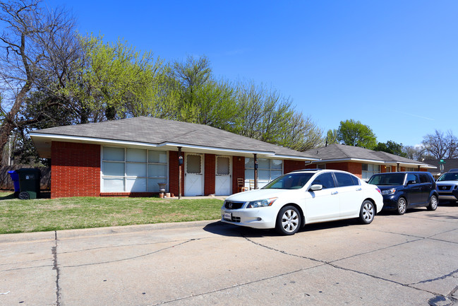 601-607 Hoover St in Norman, OK - Building Photo - Building Photo