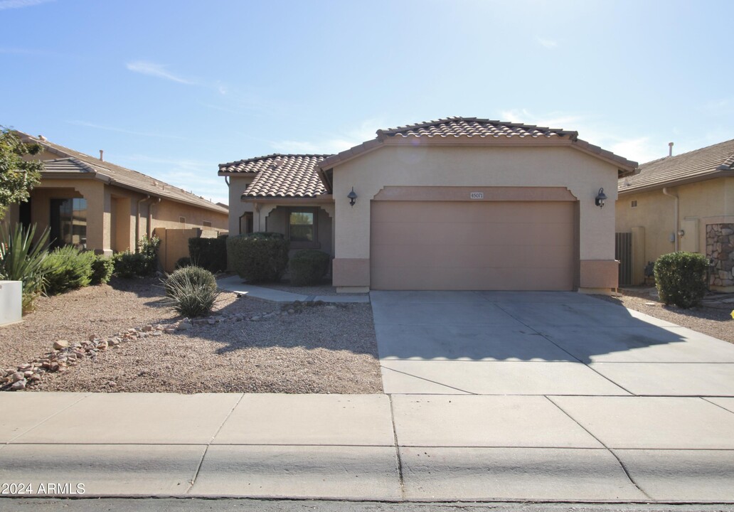 45071 Yucca Ln in Maricopa, AZ - Building Photo