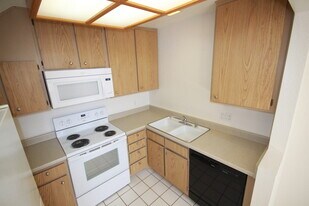 4050 Rosenda Ct in San Diego, CA - Building Photo