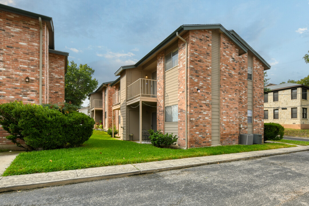 Army Boulevard Garden Apartments in San Antonio, TX - Building Photo