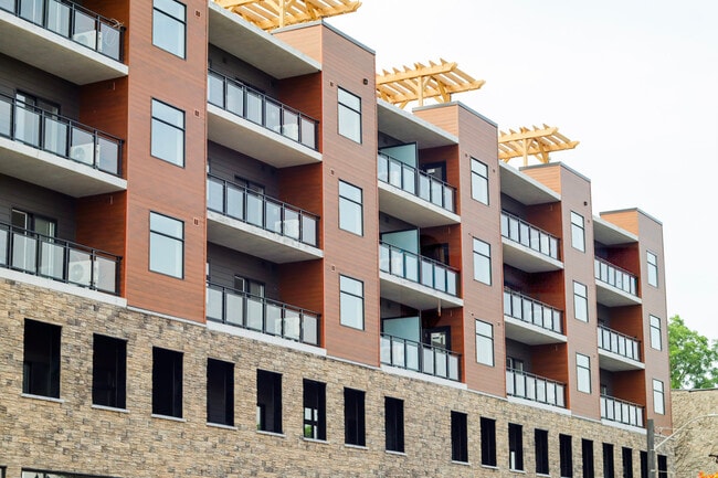 Mill Run Suites in Cambridge, ON - Building Photo - Building Photo