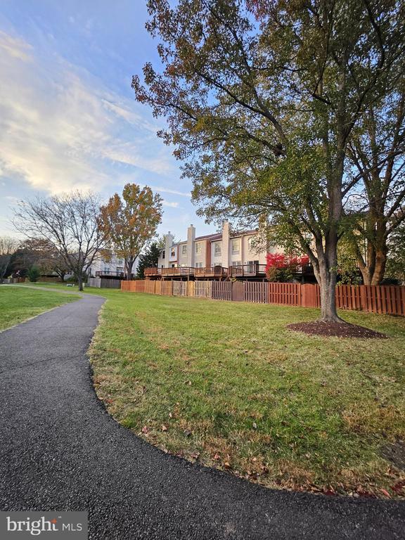 6517 Kemper Lakes Ct in Alexandria, VA - Foto de edificio - Building Photo