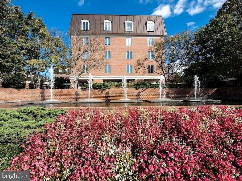 8101 Connecticut Ave, Unit S701 in Chevy Chase, MD - Building Photo