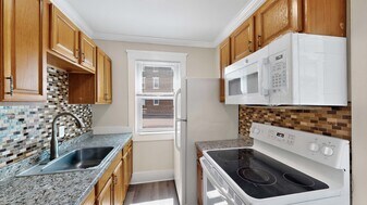 8 Ropes St, Unit 1T in Salem, MA - Building Photo